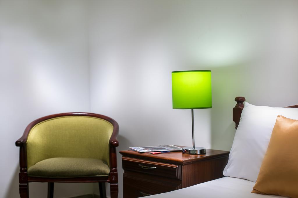 Golden Crest Lodge Bawaleshi 外观 照片