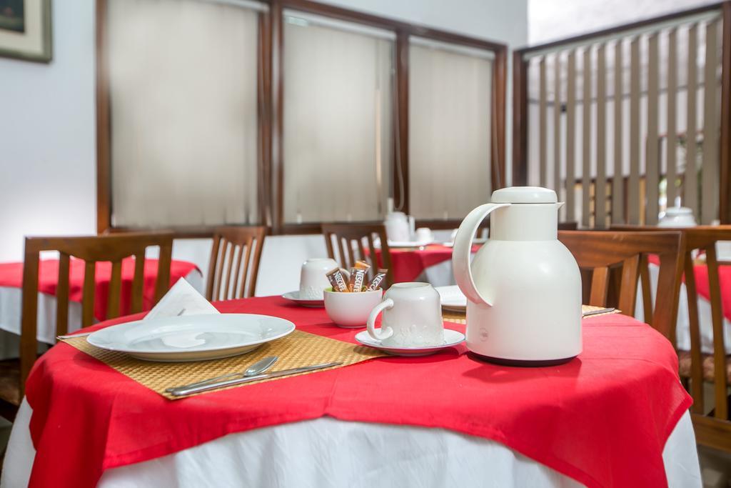 Golden Crest Lodge Bawaleshi 外观 照片
